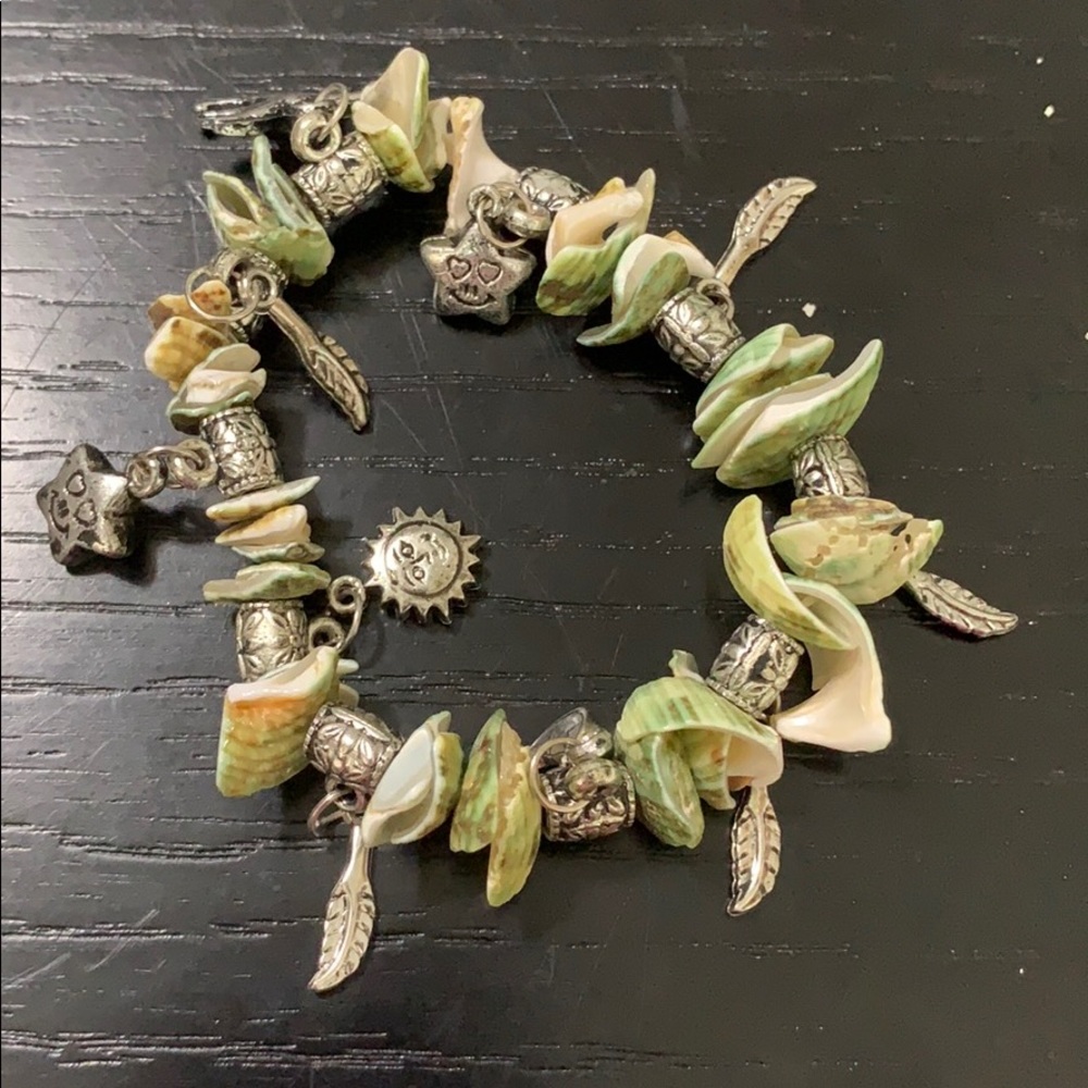 Bracelet made with green seashells and charms